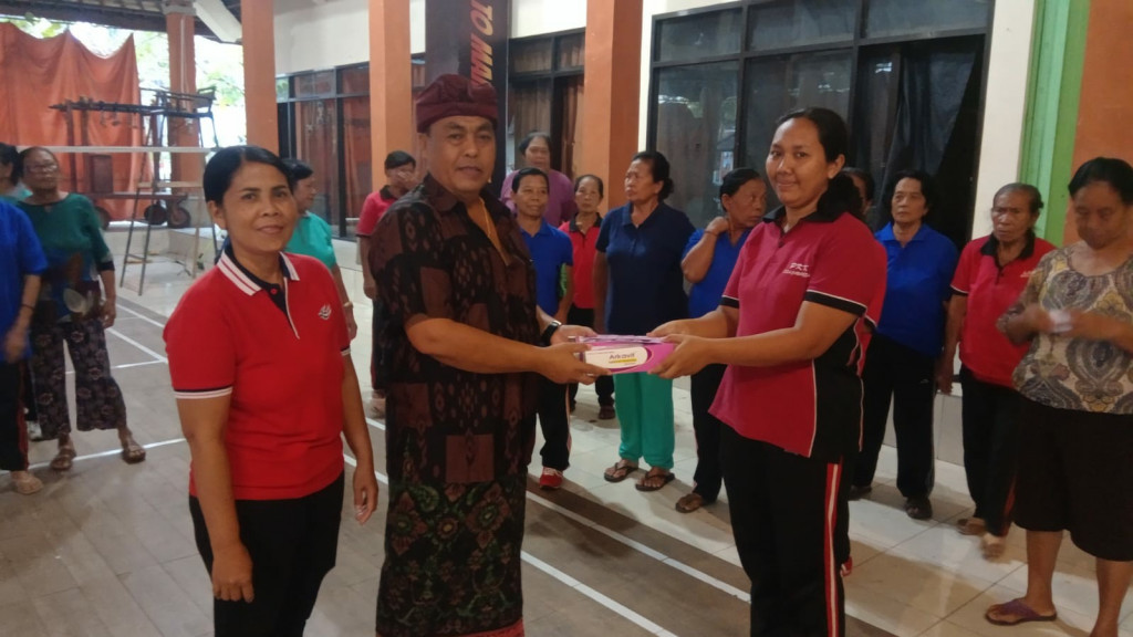 TIDAK HANYA BALITA DAN REMAJA, PERBEKEL JUGA PERHATIKAN KESEHATAN LANSIA MELALUI POSYANDU